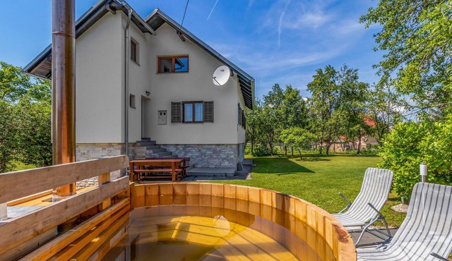 Nice home in Rakovicko Seliste with WiFi
