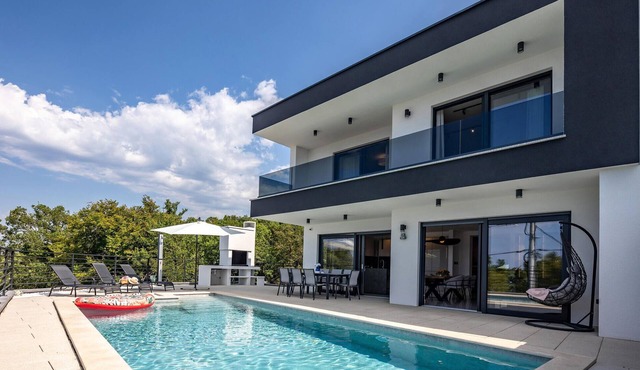 Nice home in Kostrena