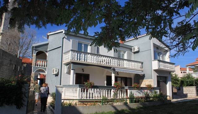 One bedroom apartment with balcony Kukljica, Ugljan (A-8400-a)