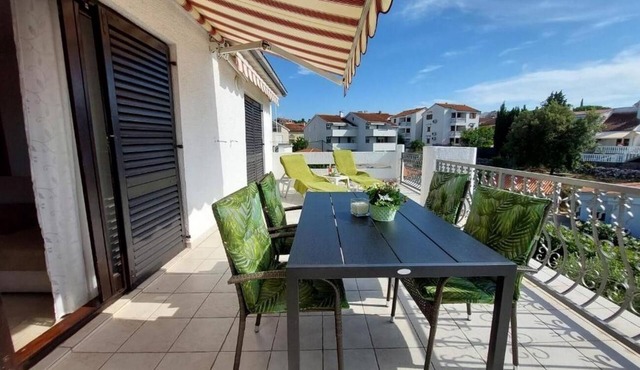 One bedroom apartment with terrace and sea view Malinska, Krk (A-21669-a)