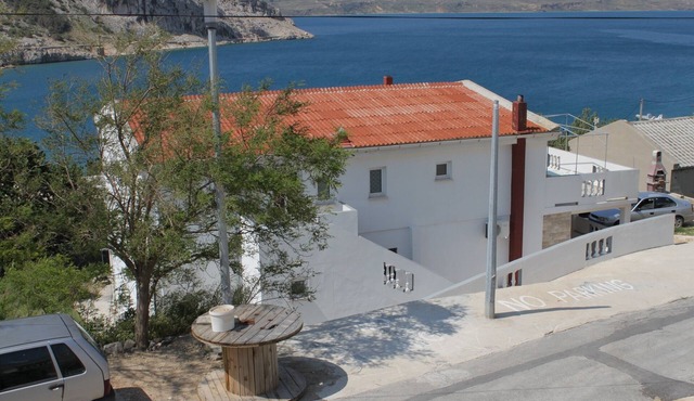 One bedroom apartment with terrace and sea view Metajna, Pag (A-6336-g)