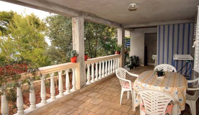 One bedroom apartment near beach Prigradica, Korčula (A-9141-b)