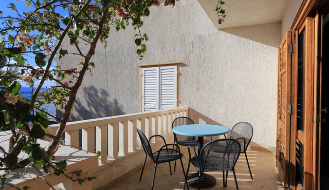 One bedroom apartment with terrace and sea view Brela, Makarska (A-18495-d)