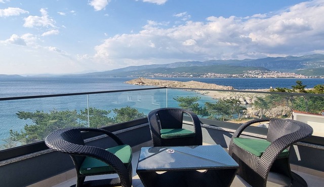 One bedroom apartment with a swimming pool Šilo, Krk (A-21242-b)