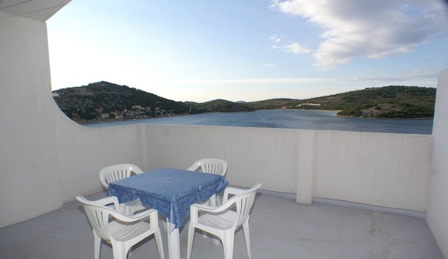 One bedroom apartment with terrace and sea view Tisno, Murter (A-814-c)