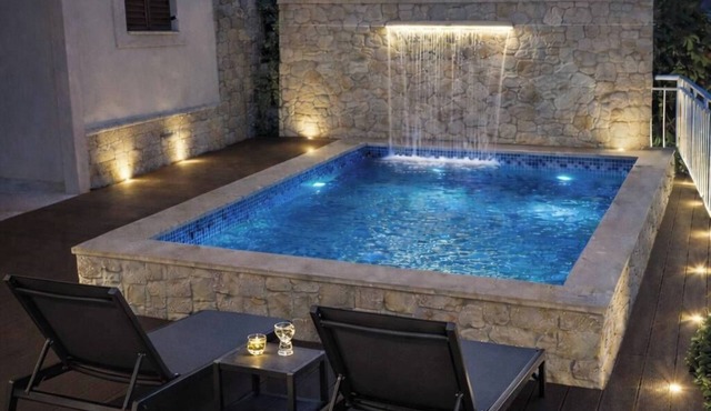 Perfect villa with pool near beach for 8 person