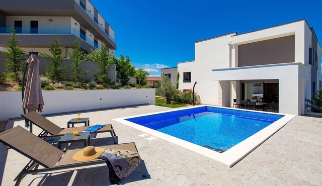 Pet friendly apartment in Malinska