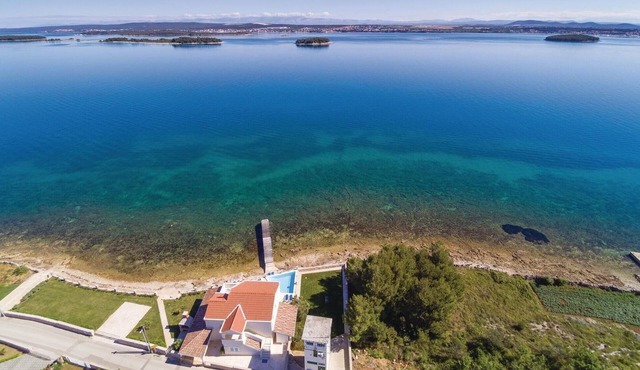 Pet friendly home in Tkon