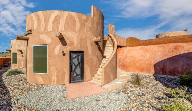 Private Pet Friendly Cliff Dwelling With King Bed in Virgin