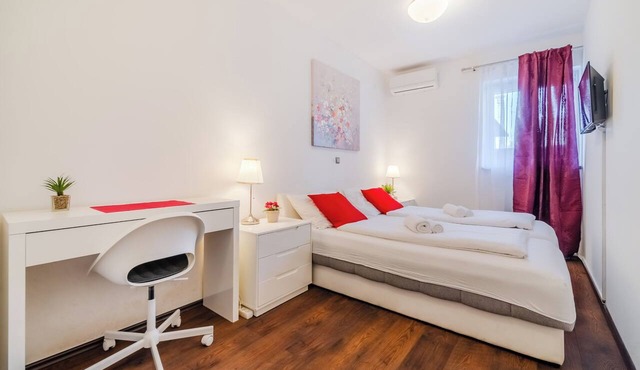 Red Vibe Studio Central 1, Zagreb, Croatia