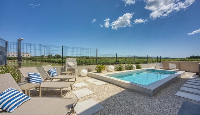 Rest Nest with Private Pool in Funtana