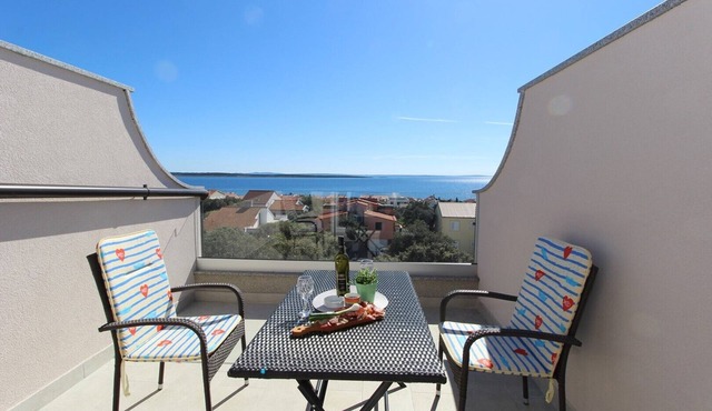 Room Karas S2 with sea view