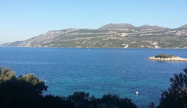 Schönes Apartment am klaren Korčula-Meer | S2 by Interhome