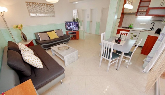 Seafront Apartments Deveron - Two Bedroom Apartment with Balcony and Sea View