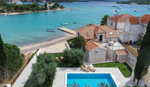 Seaside house with a swimming pool Lovište, Pelješac (K-27588)