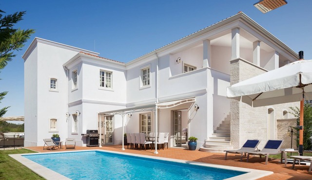 Spacious 4-bedroom villa Bianca by Casa del Sole in charming Vabriga with pool.