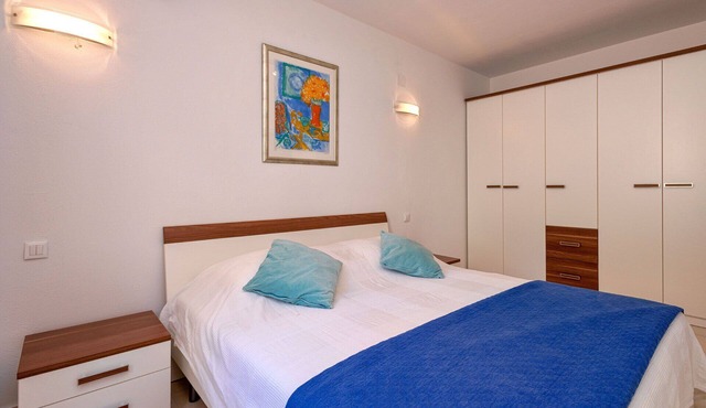 Spacious Hvar Town 3 Bedroom Apartment With Large Terrace