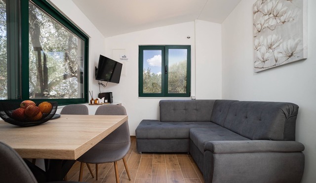 Studio flat with a swimming pool by the beach Cove Modrave, Šibenik (AS-20191-a)