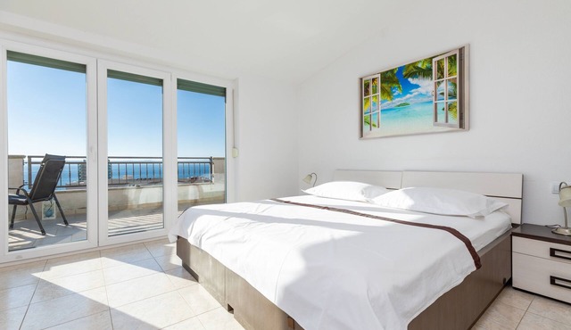 Studio flat with balcony and sea view Makarska (AS-22017-d)