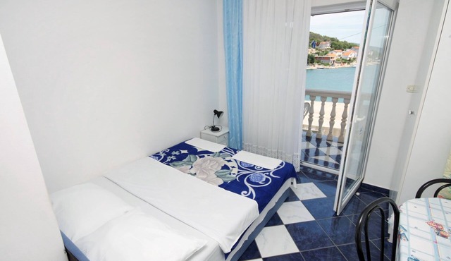 Studio flat with balcony and sea view Tisno, Murter (AS-5086-a)