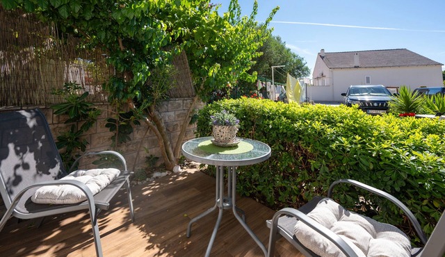 Studio flat with terrace Novalja, Pag (AS-25685-a)