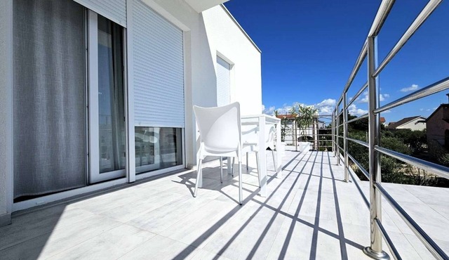Studio flat with terrace Vrsi - Mulo, Zadar (AS-19047-a)