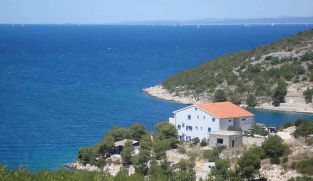 Studio in the first row to the sea