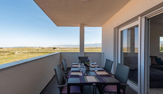 Stunning apartment in Povljana