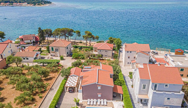 Stunning home in Brodarica
