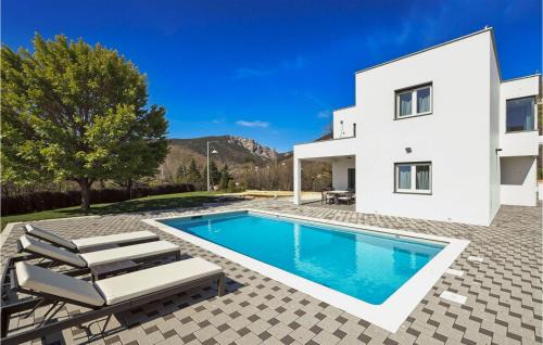 Stunning Home In Donji Prolozac