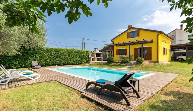 Stunning home in Kastel