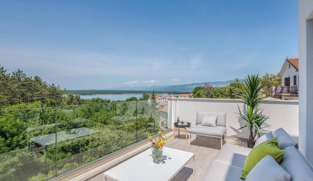 Stunning home in Klimno with WiFi