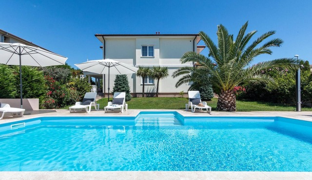 Stunning home in Pula