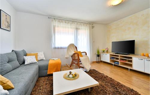 Stunning Home In Seketin