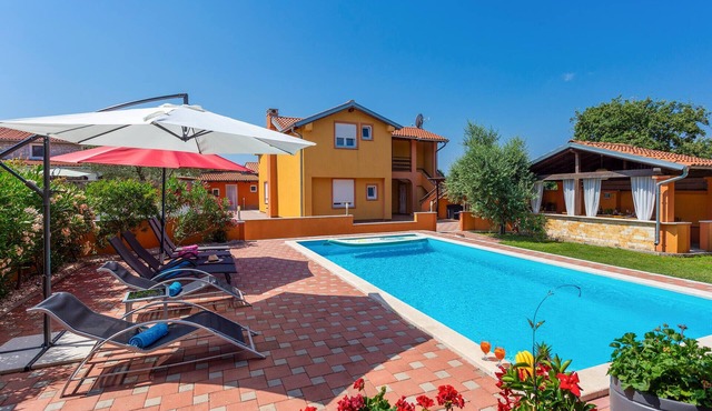 Stunning home in Skicini