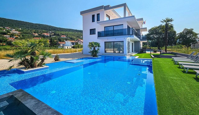 Stunning private villa for 14 people with private pool, WIFI, A/C, TV, terrace and panoramic view
