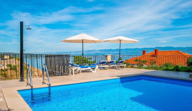 Stunning private villa for 6 people with WIFI, A/C, private pool, TV and terrace