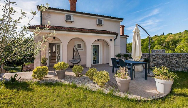 Stunning private villa with A/C, private pool, WIFI, hot tub, TV, terrace and panoramic view