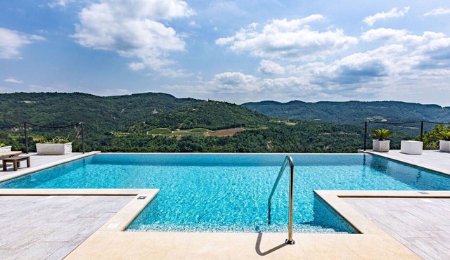 Stunning private villa with WIFI, A/C, private pool, TV, terrace, pets allowed and panoramic view
