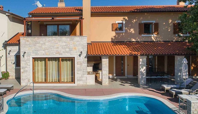 The heritage villa in Labin with private property