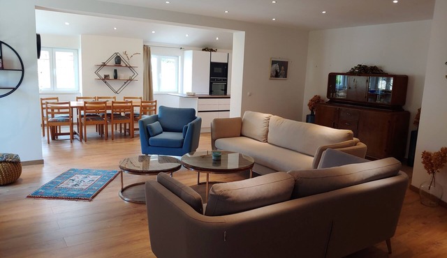 Three bedroom apartment near beach Stomorska, Šolta (A-27653-a)