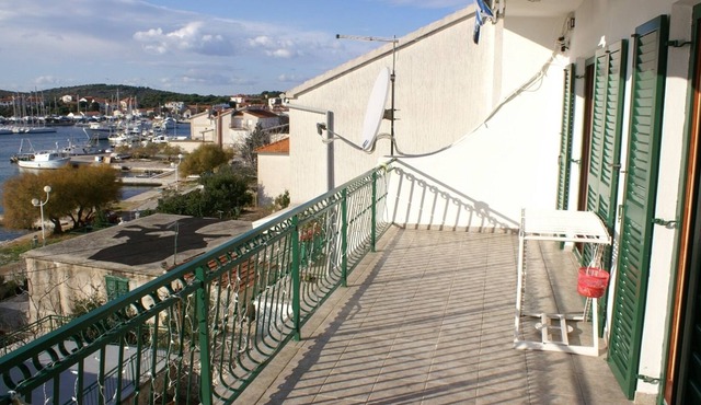 Three bedroom apartment near beach Jezera, Murter (A-796-b)