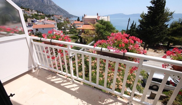 Three bedroom apartment with balcony and sea view Brist, Makarska (A-6813-a)