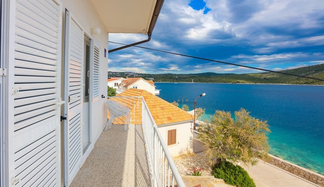 Two bedroom apartment near beach Primošten (A-25265-a)