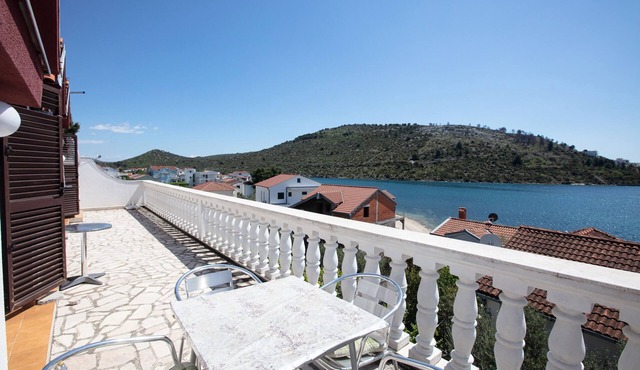 Two bedroom apartment near beach Stupin Čeline, Rogoznica (A-21043-d)