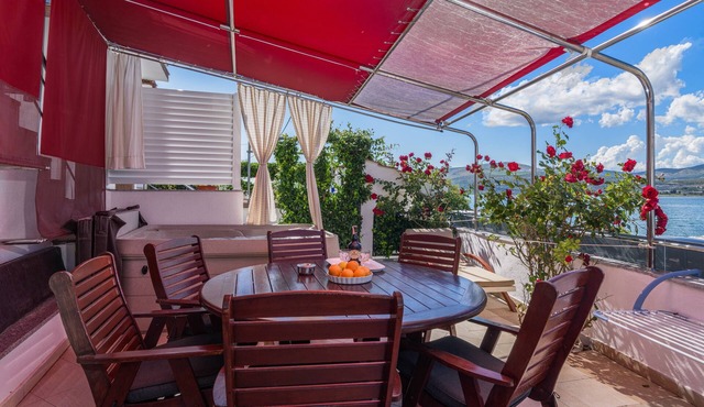 Two bedroom apartment with hot tub by the beach Arbanija, Čiovo (A-13576-a)