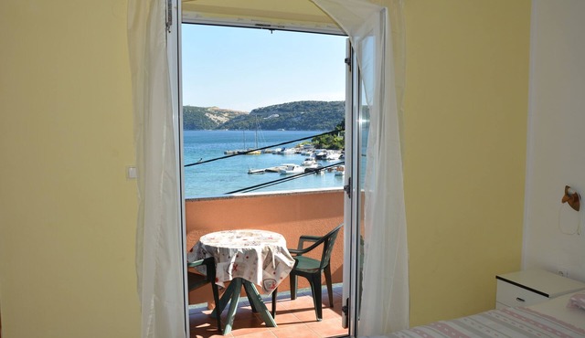 Two bedroom apartment near beach Supetarska Draga - Donja, Rab (A-17201-a)