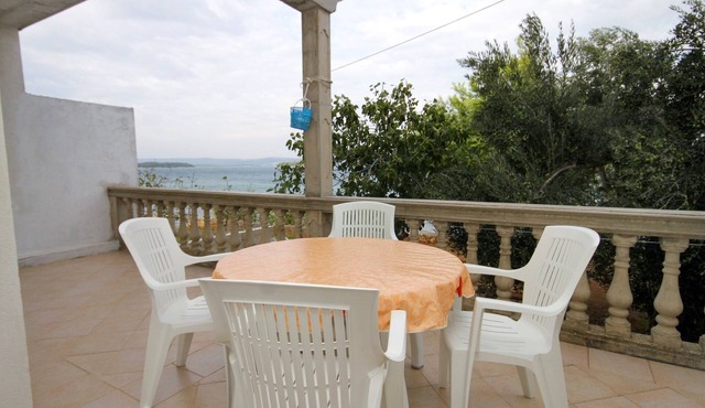 Two bedroom apartment near beach Tkon, Pašman (A-686-a)