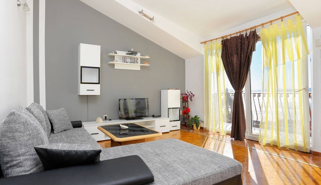 Two bedroom apartment with terrace and sea view Pisak, Omiš (A-18141-a)