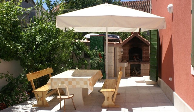 Two bedroom apartment with terrace and sea view Supetar, Brač (A-4274-a)